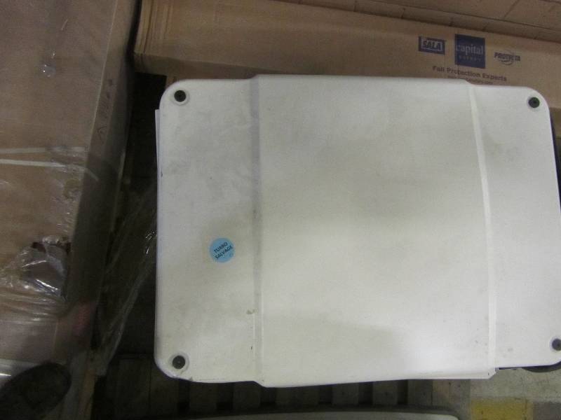 lot 5 image: Generac 7,500-Watt (LP)6,000-Watt (NG) Air Cooled Standby Generator