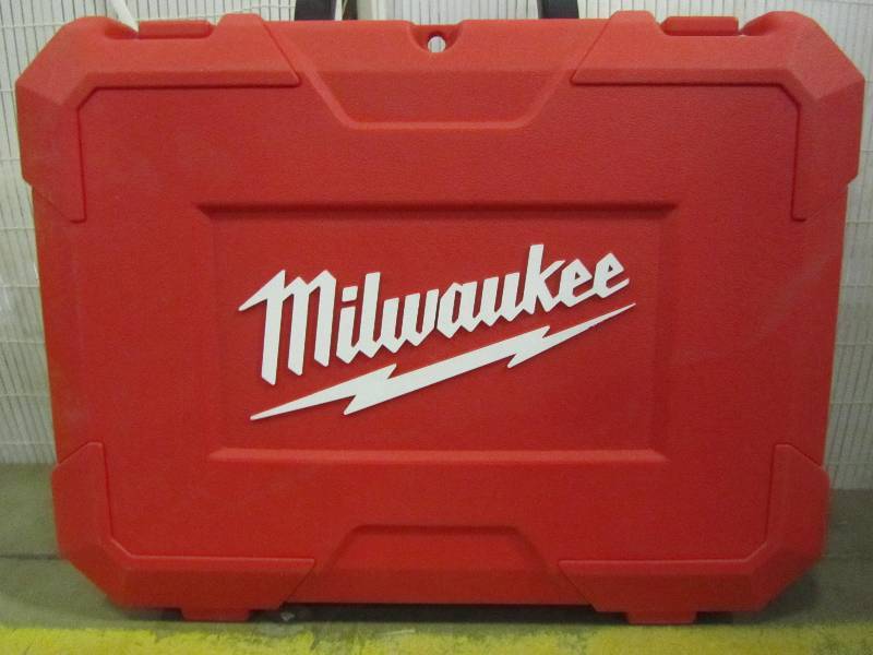 lot 10 image: Milwaukee 5380-21 12 in. Heavy-Duty Hammer Drill