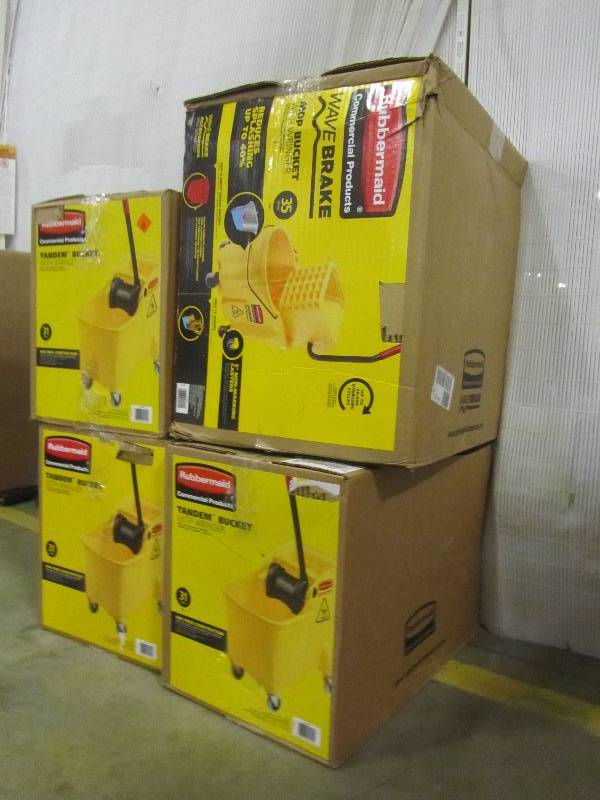 lot 70 image: Rubbermaid mop buckets  (x4)