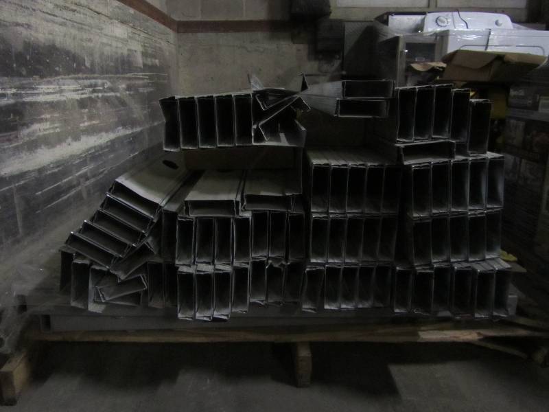 lot 96 image: steel studs
