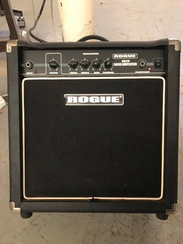 lot 805 image: BASS AMPLIFIER