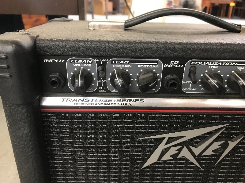 lot 806 image: PEAVEY PORTABLE GUITAR AMPLIFIER