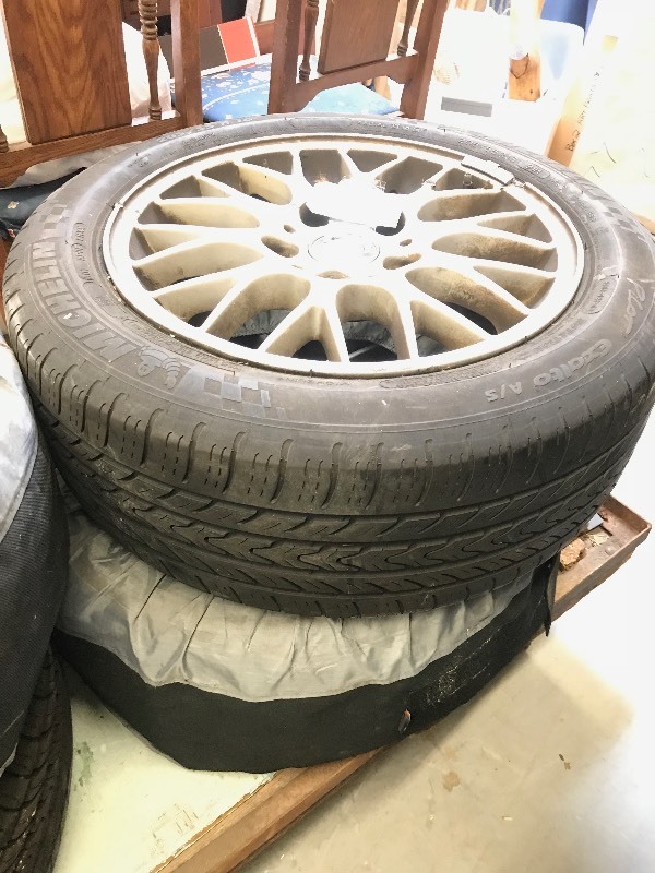 lot 813 image: MICHELIN BMW TIRES