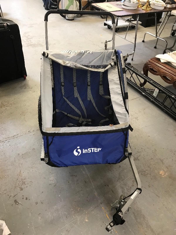 lot 817 image: BIKE TRAILER FOR TWO