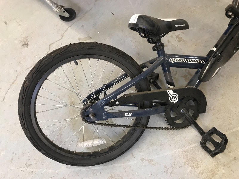 lot 818 image: TRAILER BIKE