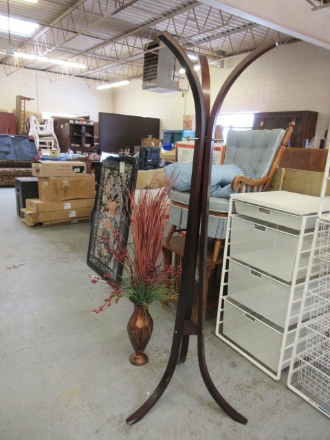 lot 841 image: MODERN COAT RACK