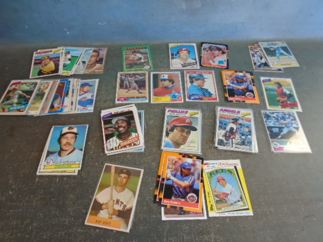 MIB Catchers Baseball Cards With Bench & Carter