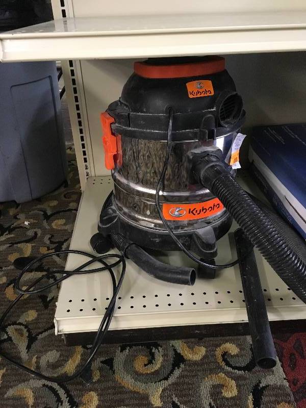 KUBOTA 4 GAL WETDRY VAC, MSRP $29.89