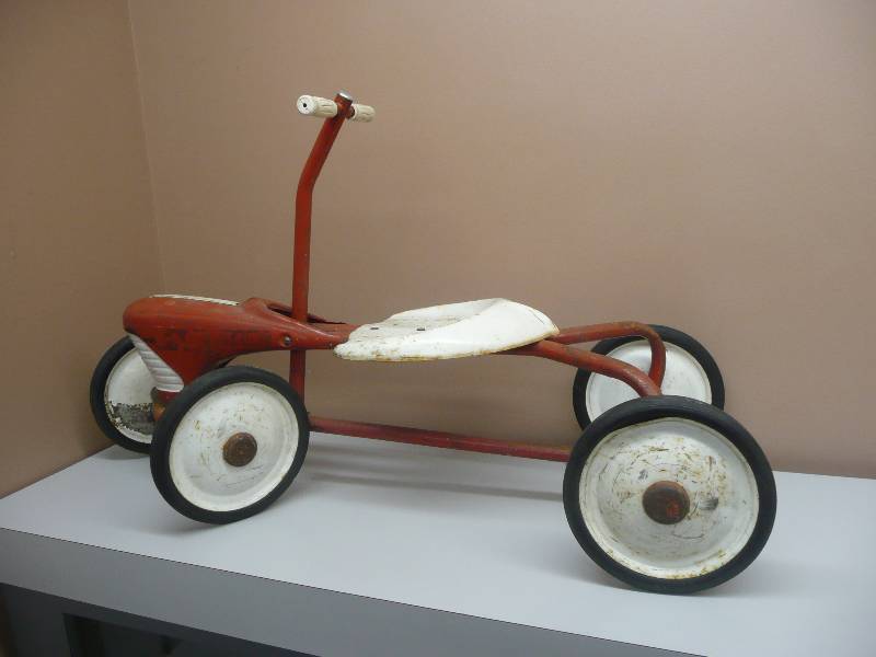 lot 2 image: Vintage Irish Mail JET RACER 1930s Pedal Style Car - APPEARS TO BE IN ORIGINAL CONDITION, STILL IN WORKING CONDITION - SELLING FOR OVER $350.00 - SEE PICTURES