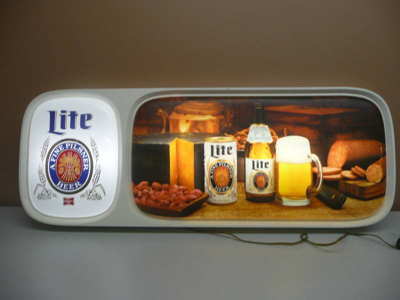 lot 8 image: VINTAGE LARGE LITE BEER SIGNLIGHT WITH FOOD SCENE - NICE WORKING CONDITION APPROX 49 BY 18 - SEE PICTURES