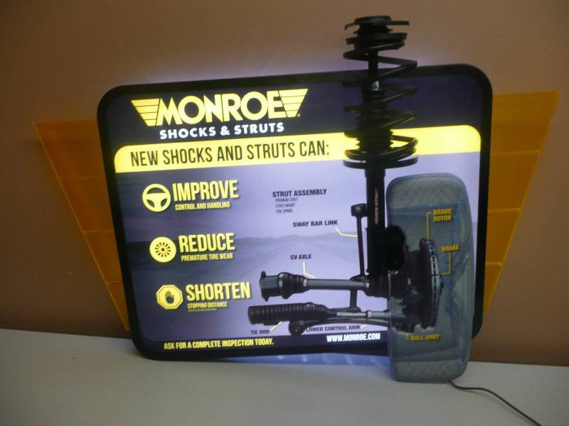 lot 33 image: MONROE SHOCKS & STRUTS SHOP ADVERTISING SIGNLIGHT - PERFECT FOR THE CAVE - NICE SIGNLIGHT - SEE PICTURES