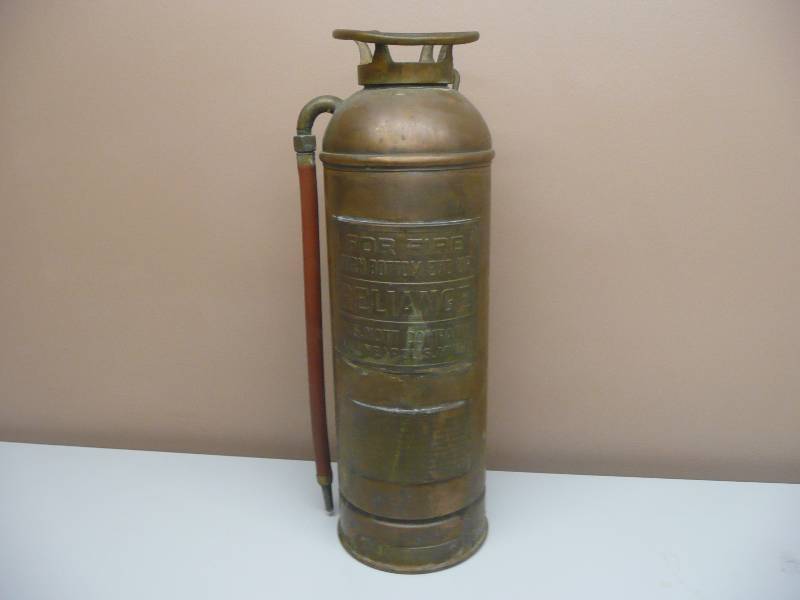 lot 35 image: RARE Antique 2.5 Gallon Copper & Brass Fire Extinguisher - RELIANGE - W.S. NOTT COMPANY MINNEAPOLIS, MN. - SEE PICTURES