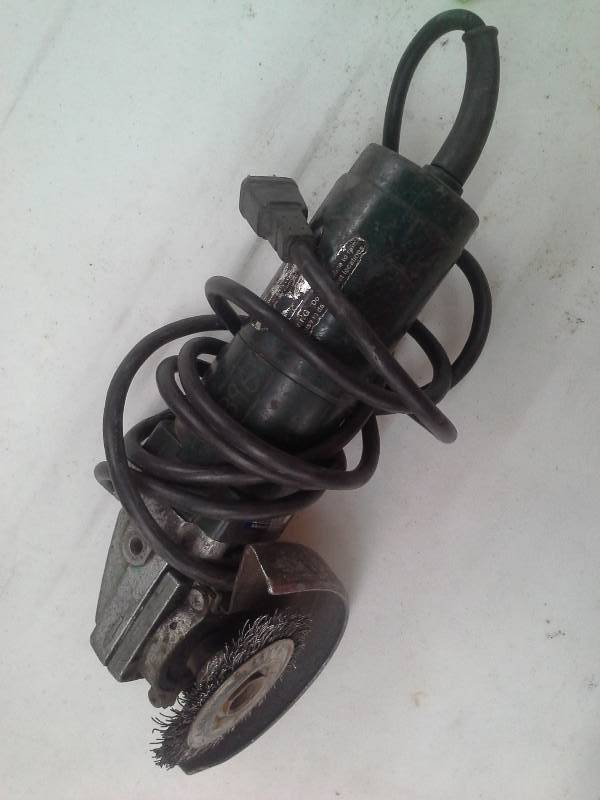 lot 424 image: Angle Grinder