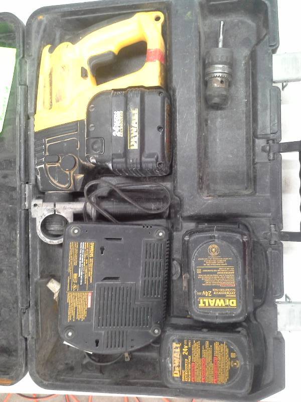 lot 434 image: Dewalt 24V Hammer Drill