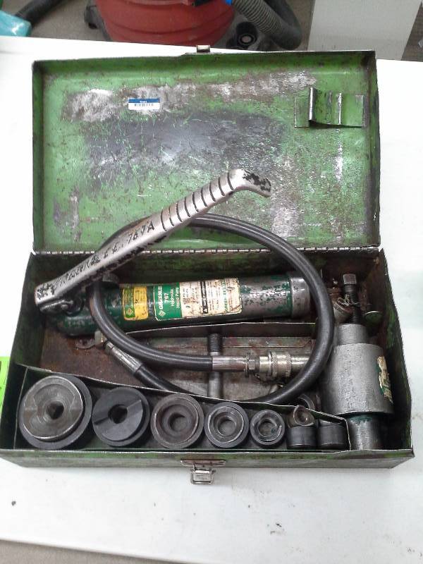 lot 411 image: Greenlee 767 Hydraulic Hand Pump