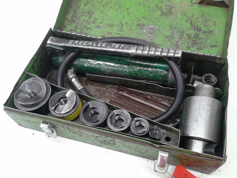 lot 412 image: Greenlee 767 Hydraulic Hand Pump