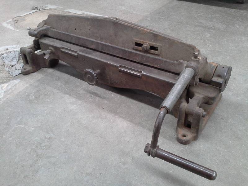 lot 487 image: Sheet Metal Folder