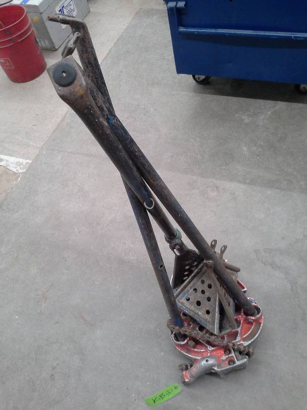 lot 491 image: Pipe Stand