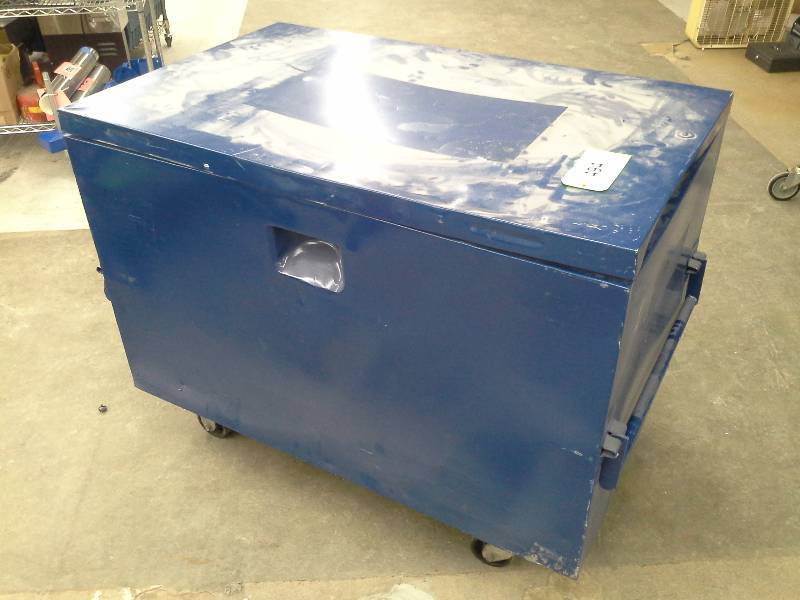lot 494 image: Large tool box