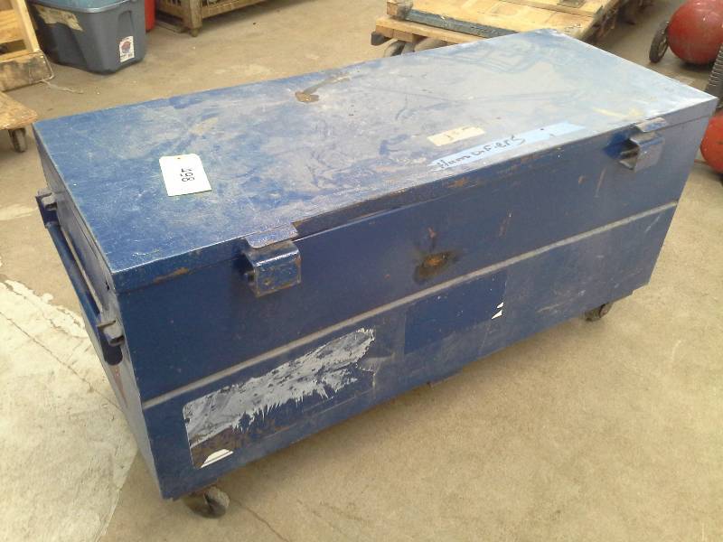 lot 498 image: Large tool box
