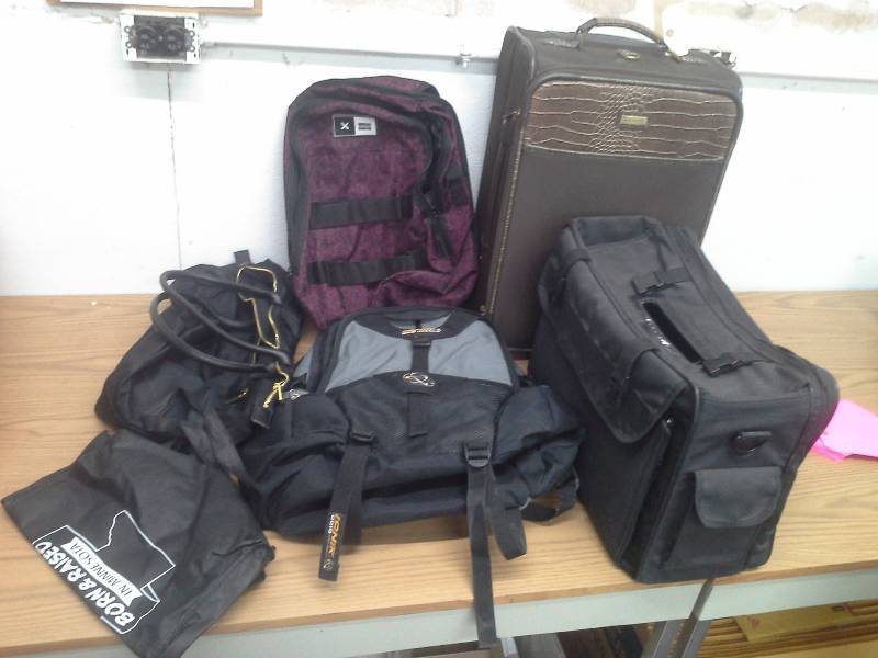 lot 10 image: Luggage Lot