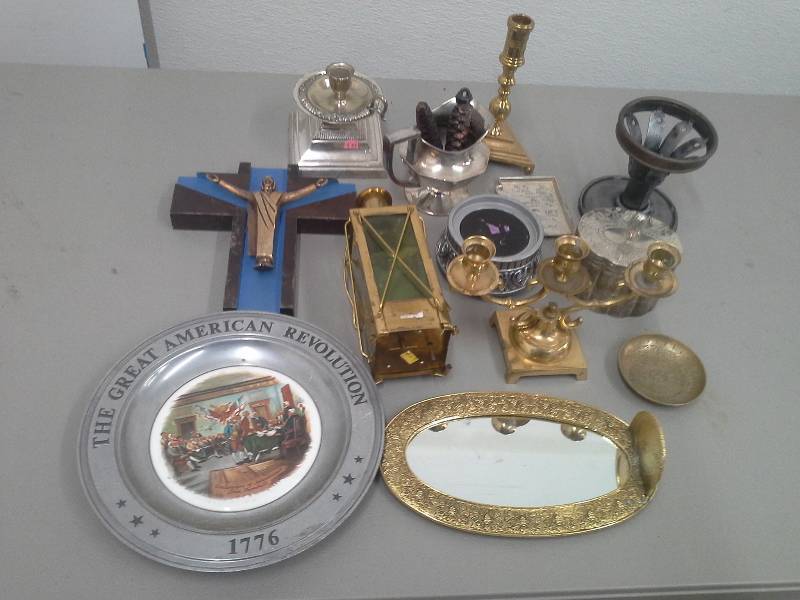 lot 11 image: Antique Decorations