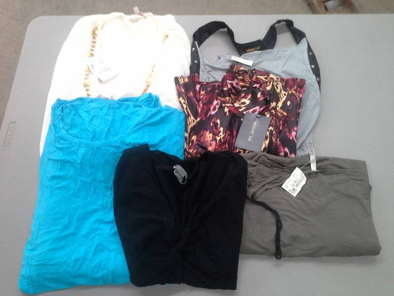 lot 16 image: Womans Clothing Lot