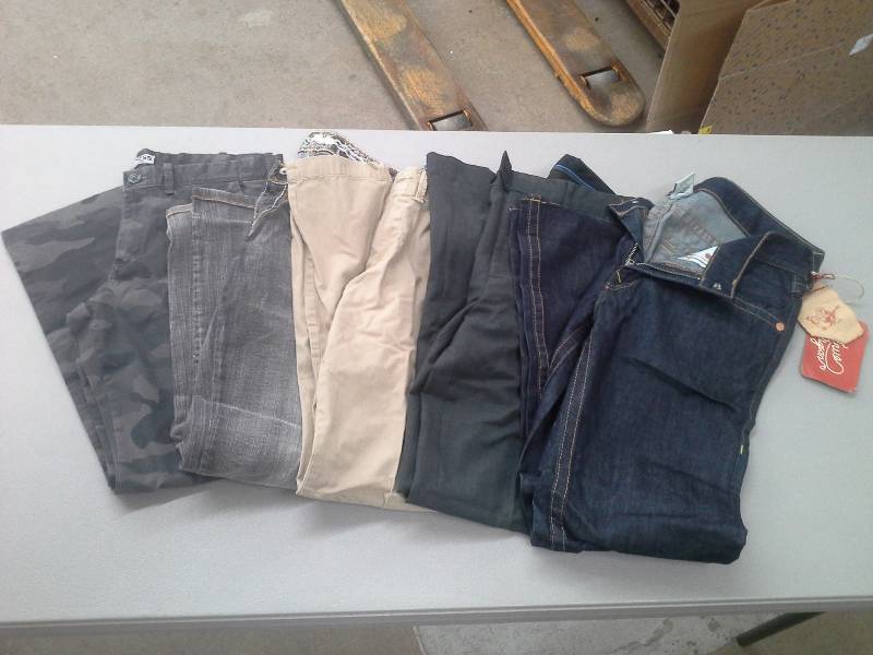 lot 26 image: Mens Pants