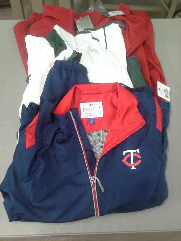 lot 27 image: (3) Sport Coat Lot