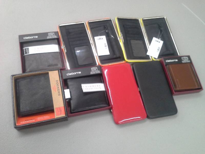 lot 41 image: Wallet Lot