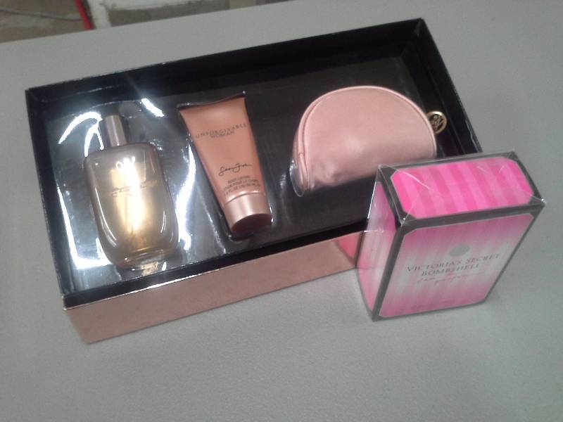 lot 43 image: Perfume Lot