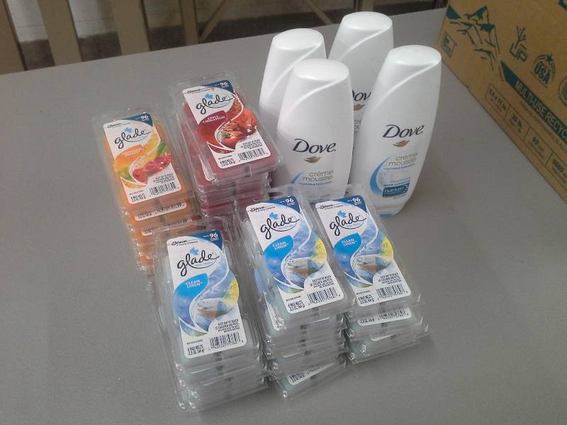 lot 45 image: Glade Wax Melts and Dove Body Wash