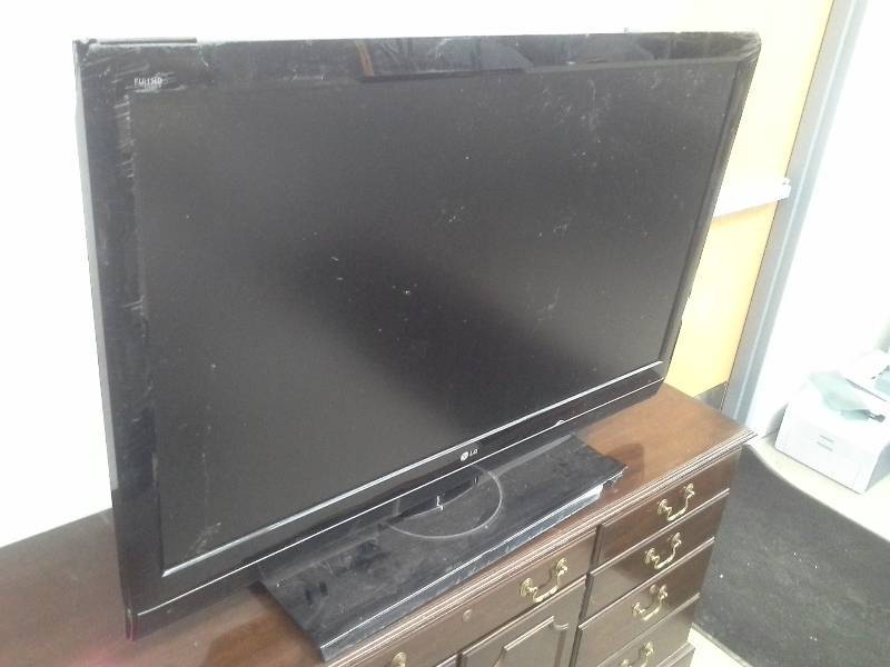 lot 60 image: LG Flat screen T.V.
