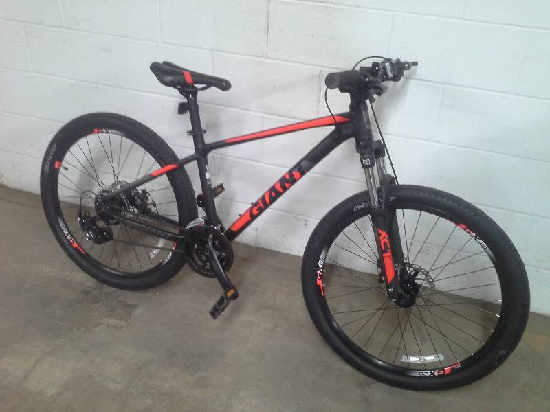 lot 61 image: Mens Bicycle