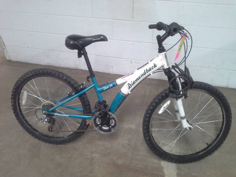 lot 73 image: Diamondback Bicycle