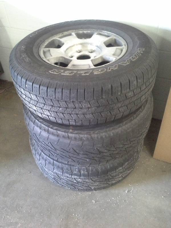 lot 1007 image: (3) Tires