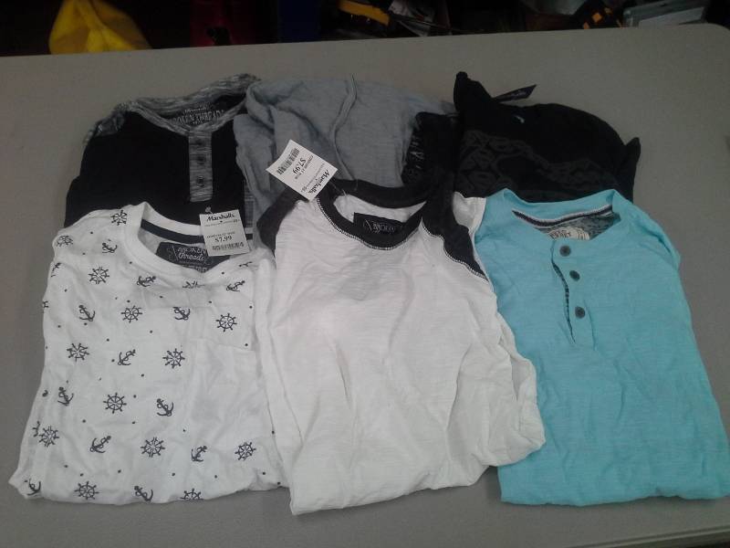 lot 1002 image: Clothing Lot