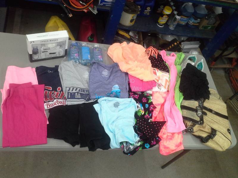 lot 1003 image: Clothing Lot