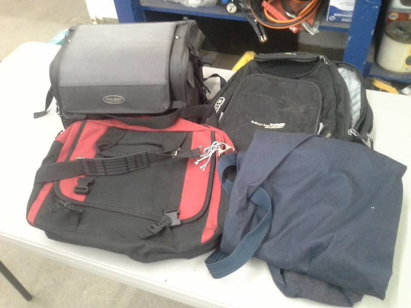 lot 1004 image: Luggage Lot