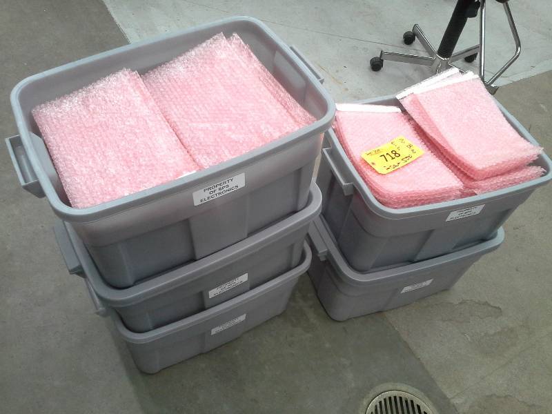 lot 718 image: About 500 Anti- Static Bubble Envelopes