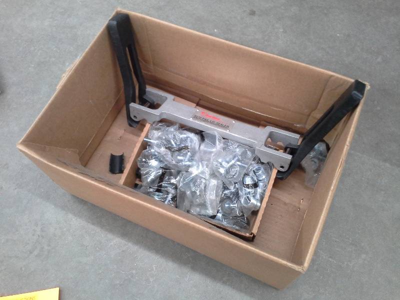 lot 764 image: Red Devil 5070 Pail Lid Sealer