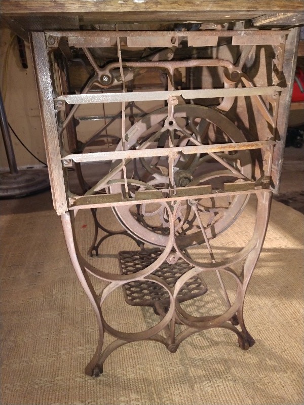 Cast Iron Sewing Machine, Cool Table Base w Ornate Pulley Wheel