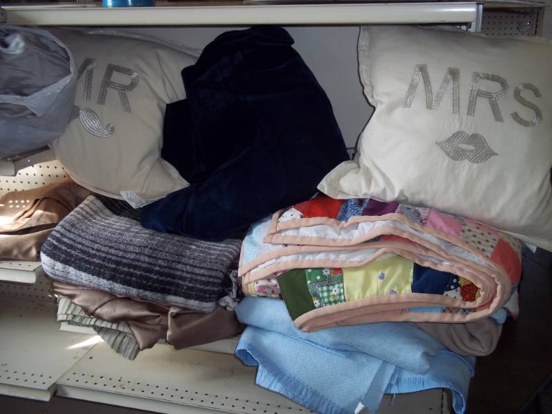 Miscellaneous vintage quilts curtains blankets in good condition