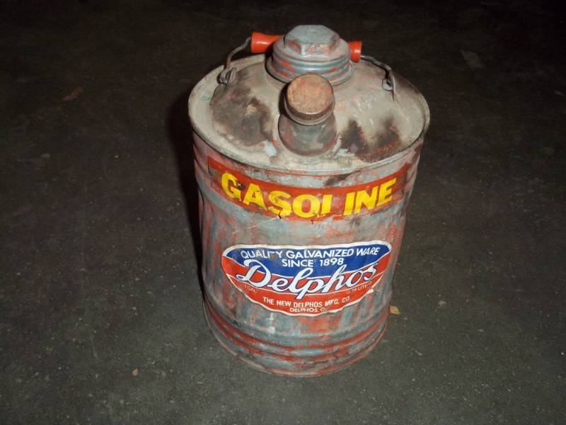 Vintage 1 Gallon gas can