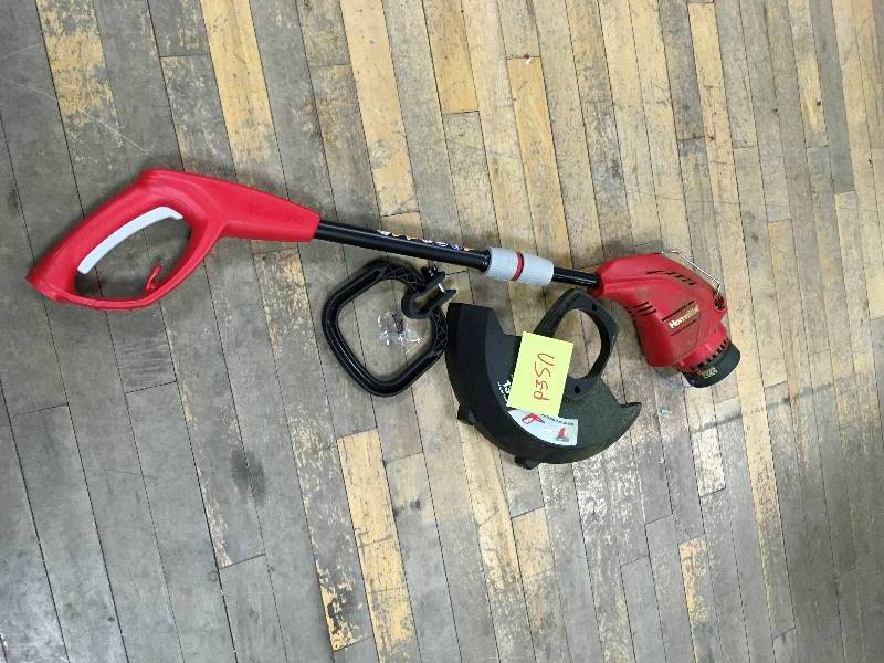 lot 48 image: Homelite 13 in. 4 Amp Straight Electric String Trimmer used in working condition