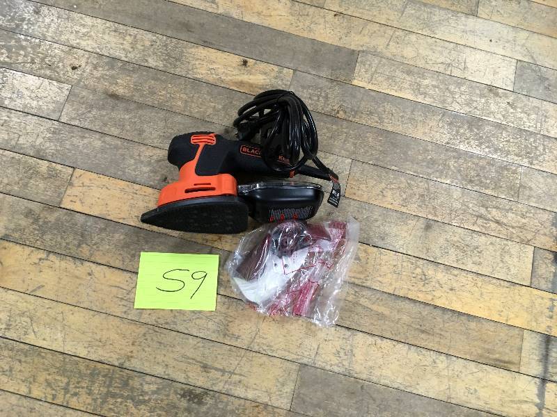 lot 59 image: Black & Decker 1.5 Amp Mouse Detail Sander open box never used