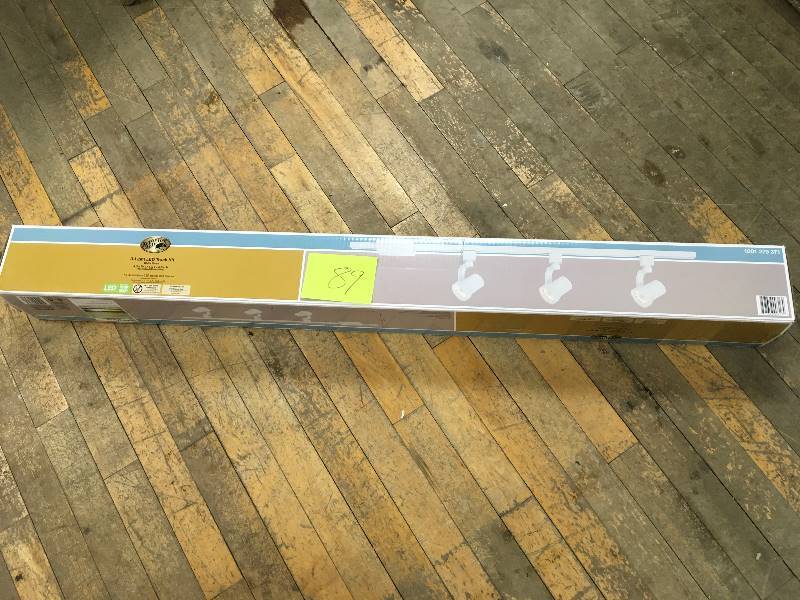 lot 89 image: Hampton Bay 44 in. 3 Light White LED Track Light Kit