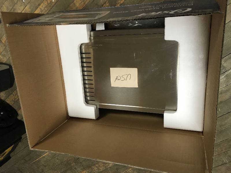 lot 90 image: Oster Convection Countertop Oven open box return in working condition