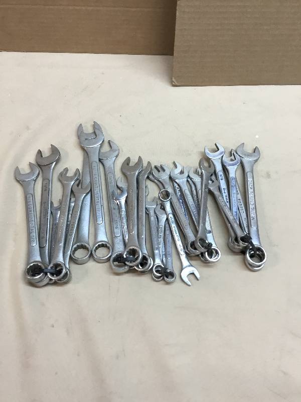 lot 10 image: Various Brands of Standard Sockets