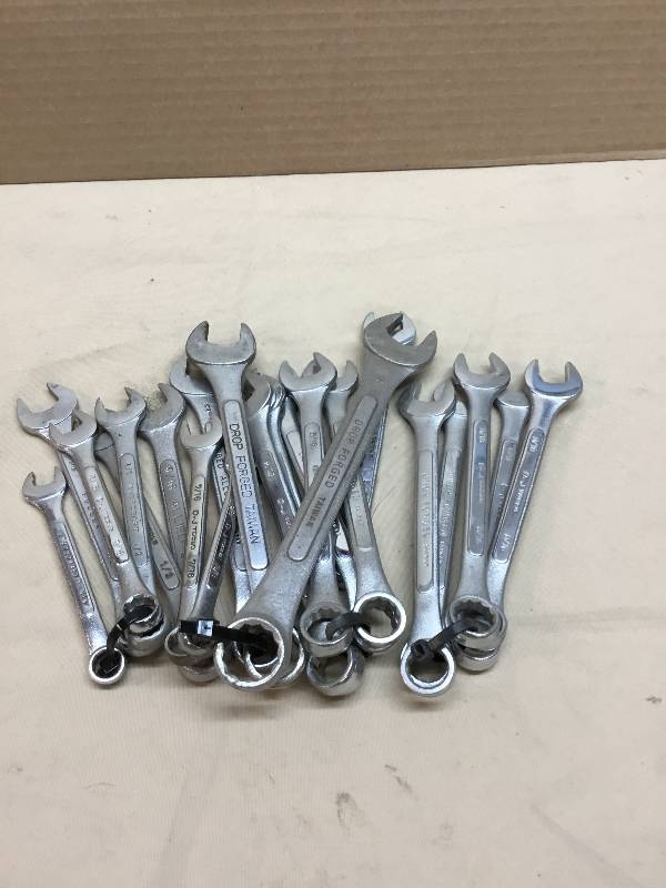 lot 11 image: Various Brands of Standard Sockets
